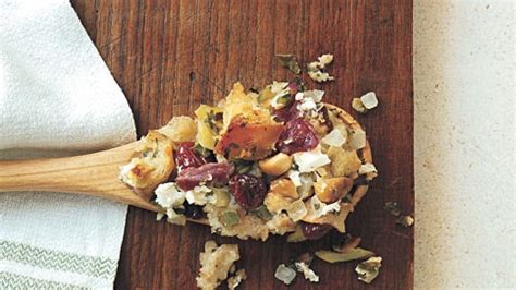 country-bread-stuffing-with-smoked-ham-goat-cheese image