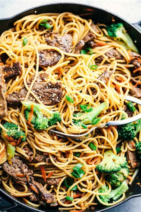 20-minute-garlic-beef-and-broccoli-lo-mein image