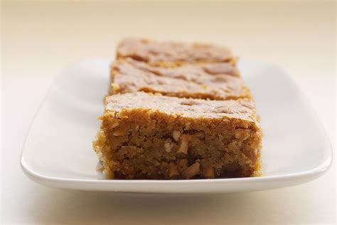 brown-sugar-cashew-blondies-bake-or-break image