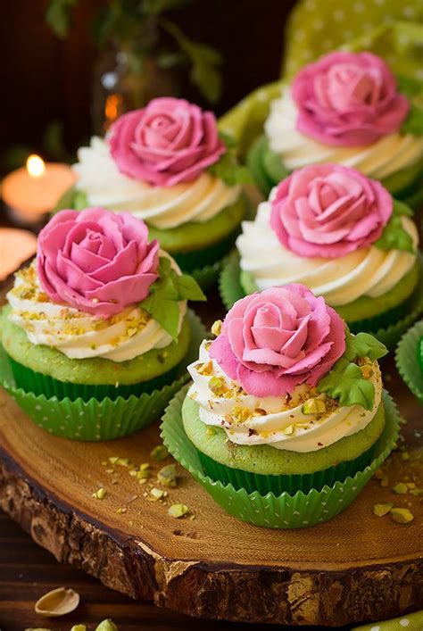 pistachio-cupcakes-with-pistachio-buttercream image