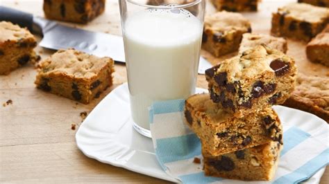 thick-and-chewy-peanut-butter-chocolate-chip-bars image