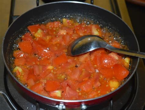 spicy-bean-and-tomato-soup-recipe-delishably image