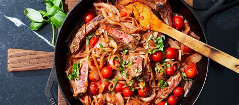 pan-seared-steaks-with-tomatoes-and-onions-mutti image
