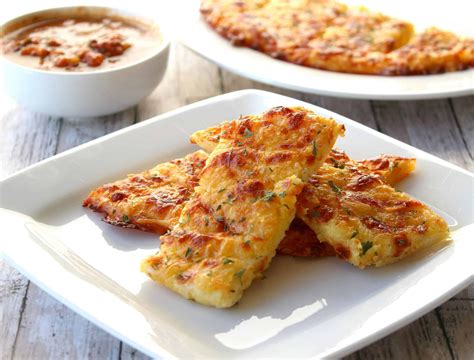 keto-cheesy-garlic-bread-easy-4-ingredient image