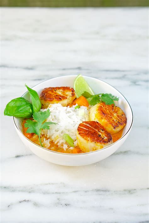 thai-curry-with-scallops-couple-in-the-kitchen image