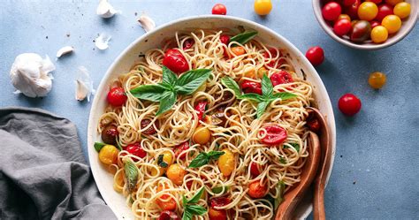 fresh-tomato-and-basil-pasta-wife-mama-foodie image