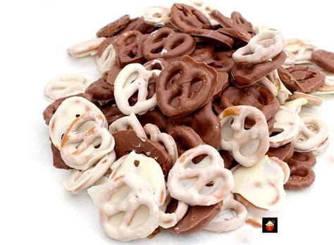 easy-chocolate-party-pretzels-lovefoodies image