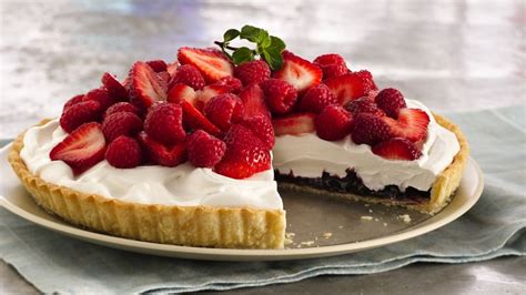 red-white-and-blue-berry-pie-recipe-pillsburycom image