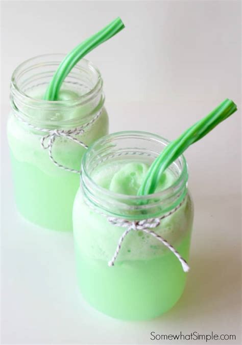 st-patricks-day-drink-green-shamrock-floats image