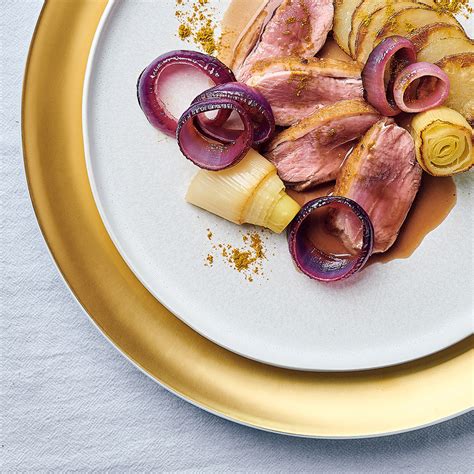 duck-breast-with-roasted-leek-and-onion-ricardo image