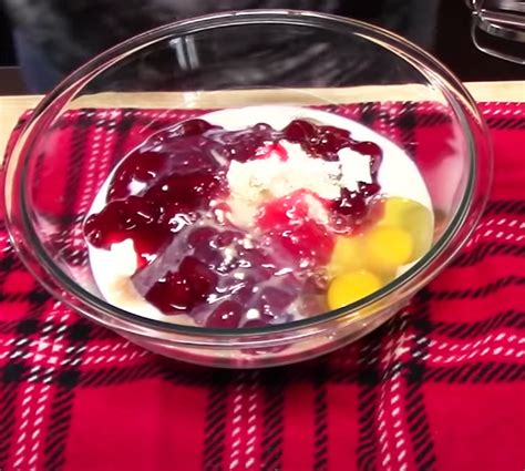 strawberry-pie-cake-recipe-diy-joy image