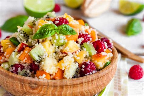 quinoa-and-fruit-breakfast-bowl-nutrition-key-with image