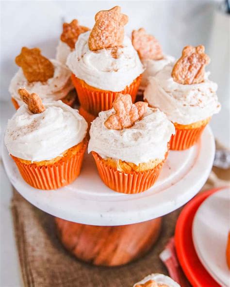vegan-pumpkin-cupcakes-with-pumpkin-spice-frosting image