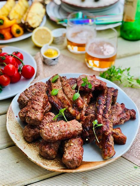 homemade-mici-the-famous-romanian-garlicky-meat image