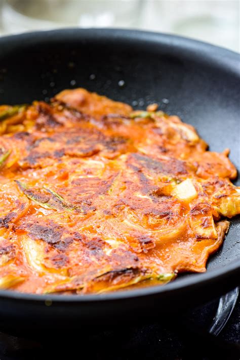 kimchi-pancake-recipe-kimchijeon-easy-korean image