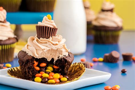 surprise-chocolate-peanut-butter-cupcakes-sugar-soul image