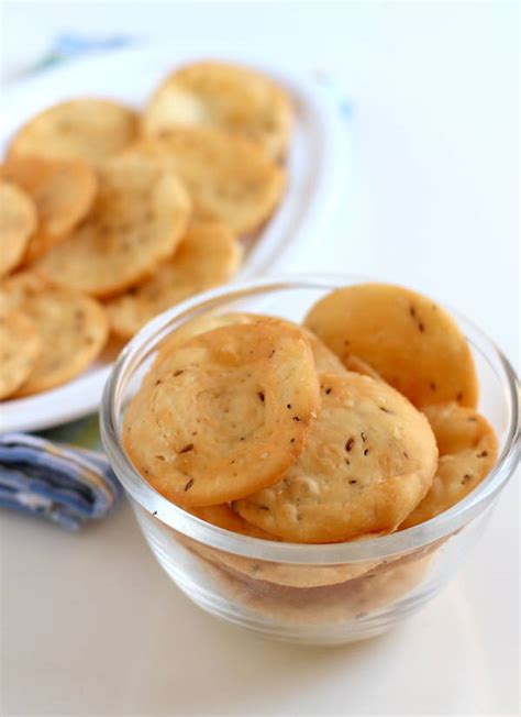 farsi-puri-recipe-crispy-gujarati-farsi-poori-for-diwali image