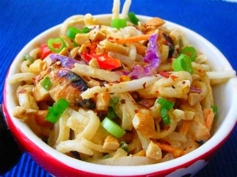 spicy-peanut-noodles-with-chicken-7-points image