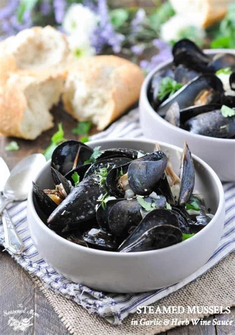 steamed-mussels-in-garlic-and-herb-wine-sauce-the image