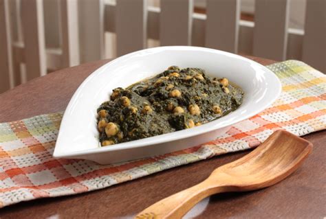 chickpea-and-spinach-curry-chana-saag-what image