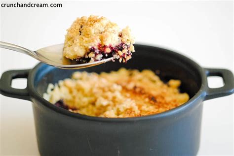 microwave-summer-berry-crumble-for-one-crunch image