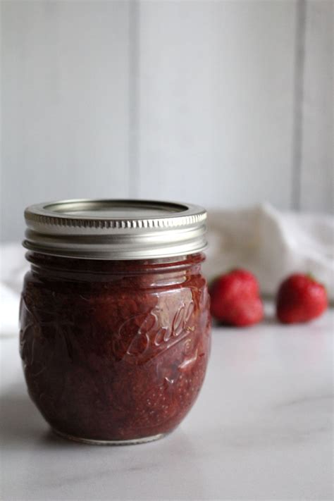 old-fashioned-strawberry-jam-without-pectin image