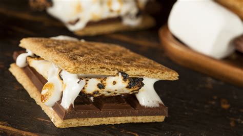 9-essential-tips-for-making-the-best-smores-ever image