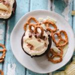 peanut-butter-and-jelly-cupcakes-with-peanut-butter image