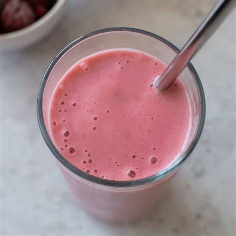berry-kefir-smoothie-so-easy-hint-of-healthy image