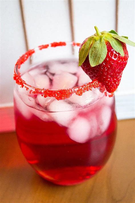 valentines-day-cocktail-recipe-the-scarlet-kiss-the image