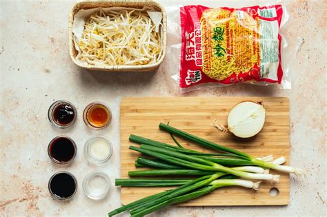 best-easy-crispy-cantonese-chow-mein-recipe-food image