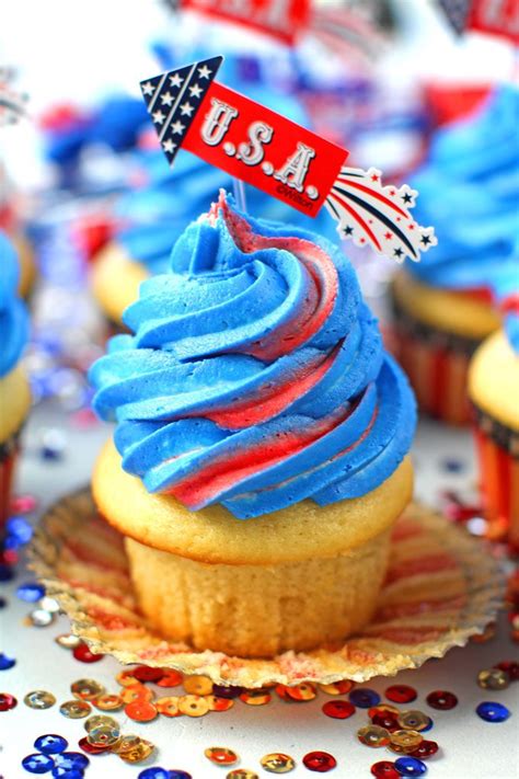 red-white-and-blue-cupcakes-video-sweet-and image