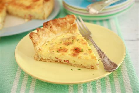 simple-quiche-lorraine-recipe-with-video-and-egg image