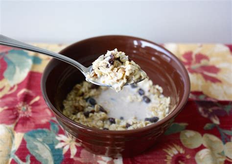 the-easiest-cinnamon-raisin-overnight-oats-spoon image