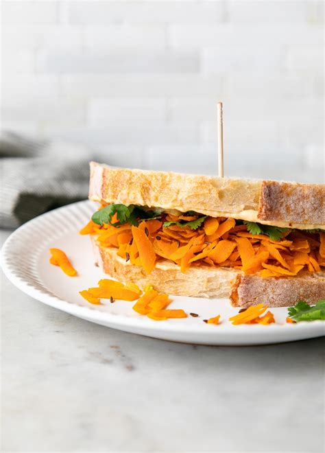spicy-carrot-hummus-sandwich-the-simple-veganista image