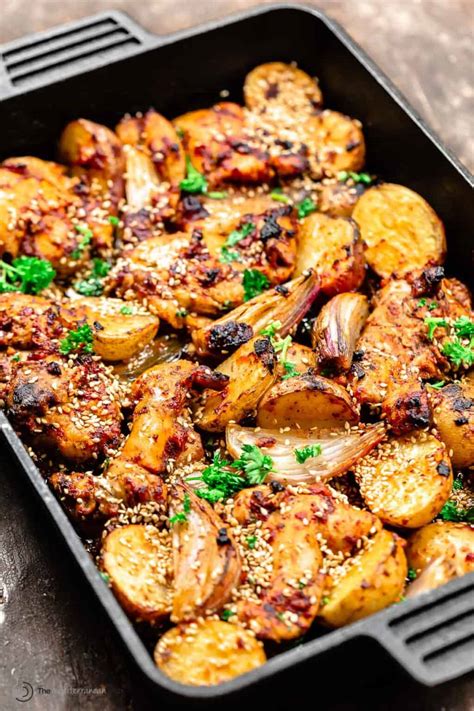 middle-eastern-baharat-baked-chicken-thighs-the image