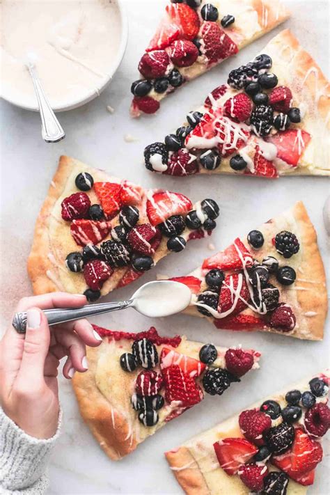 mixed-berry-pizza-with-vanilla-glaze-creme-de-la-crumb image