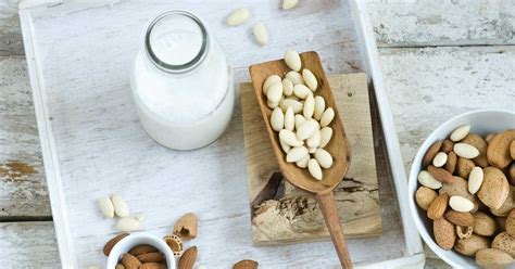 is-almond-milk-healthy-nutrition-benefits-and-downsides image