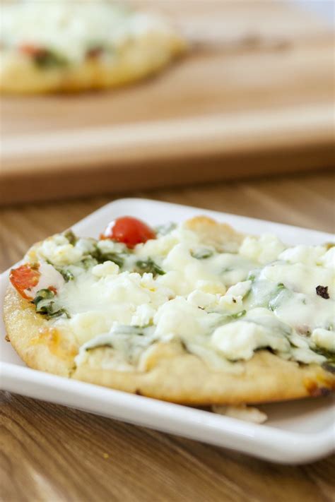 greek-pita-pizza-tipbuzz image
