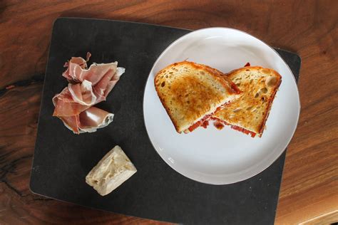 crispy-prosciutto-grilled-cheese-thekittchen-a-food image