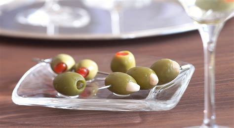 what-are-the-best-olives-for-a-martini-lindsay image