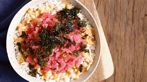 tuna-donburi-tuna-rice-bowl-recipe-yummyph image