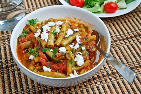 greek-green-beans-in-tomato-sauce-fasolakia image