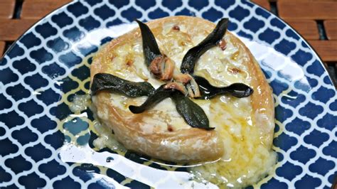 garlic-baked-brie-recipe-easy-low-carb-keto-cheese image