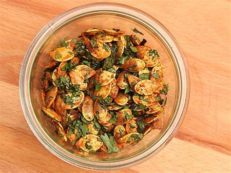 roasted-pumpkin-seeds-with-curry-and-mint image