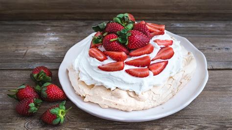 strawberry-pavlova-recipe-get-cracking-eggsca image