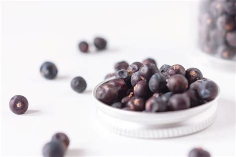 how-to-cook-food-flavored-with-juniper-berries-the image