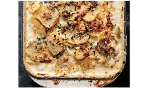 scalloped-potatoes-with-blue-cheese-roasted-garlic image