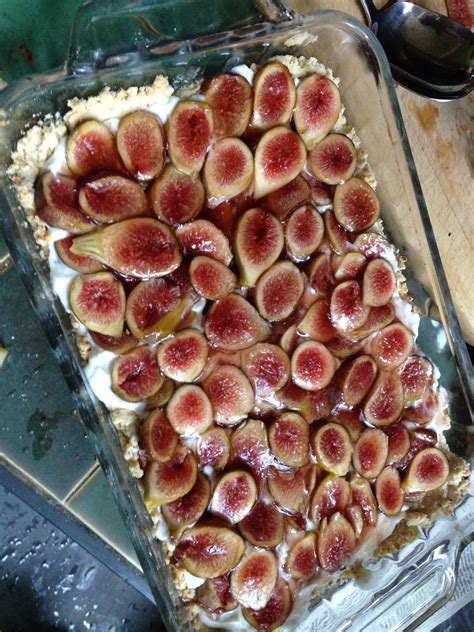 recipe-fresh-fig-tart-with-rosemary-cornmeal-crust image