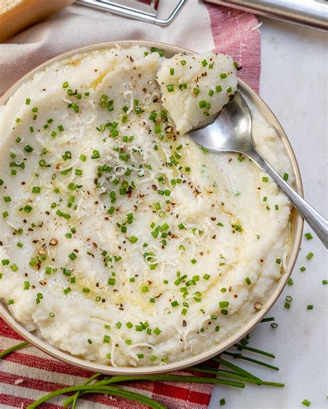 garlicy-parm-mashed-cauliflower-for-clean-eating image
